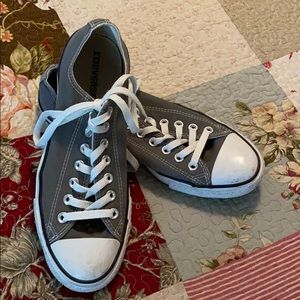 Converse tennis shoes